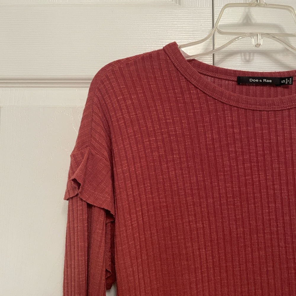 Doe & Rae Small Pullover Ribbed and Ruffled Fall Color Top Excellent Condition - Picture 3 of 11